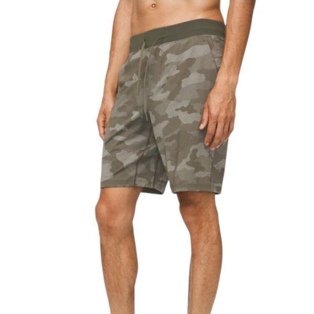 NWT Lululemon Men's Camo T.H.E. Linerless Short 9” Size Small